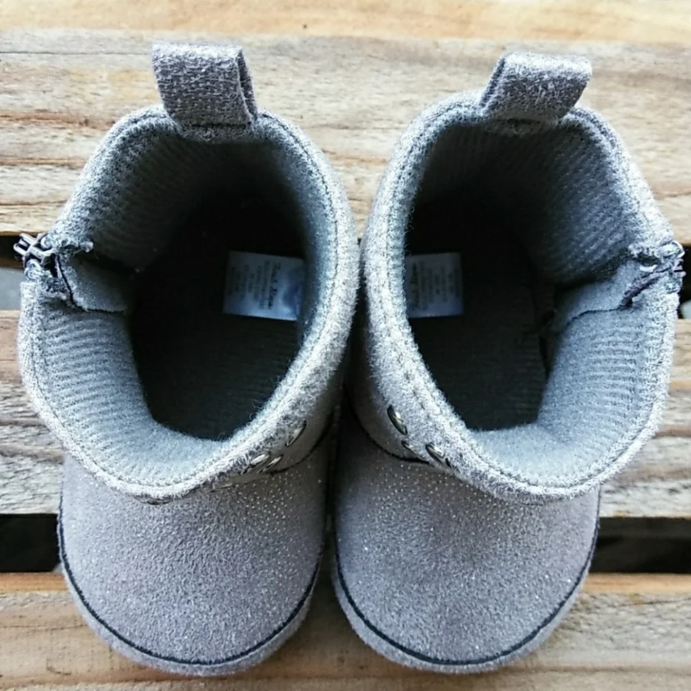 6-9 MONTHS BABY BOOTS: GRAY, SPARKLY AND STUDDED